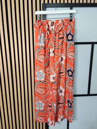 Hanging trousers with floral design 