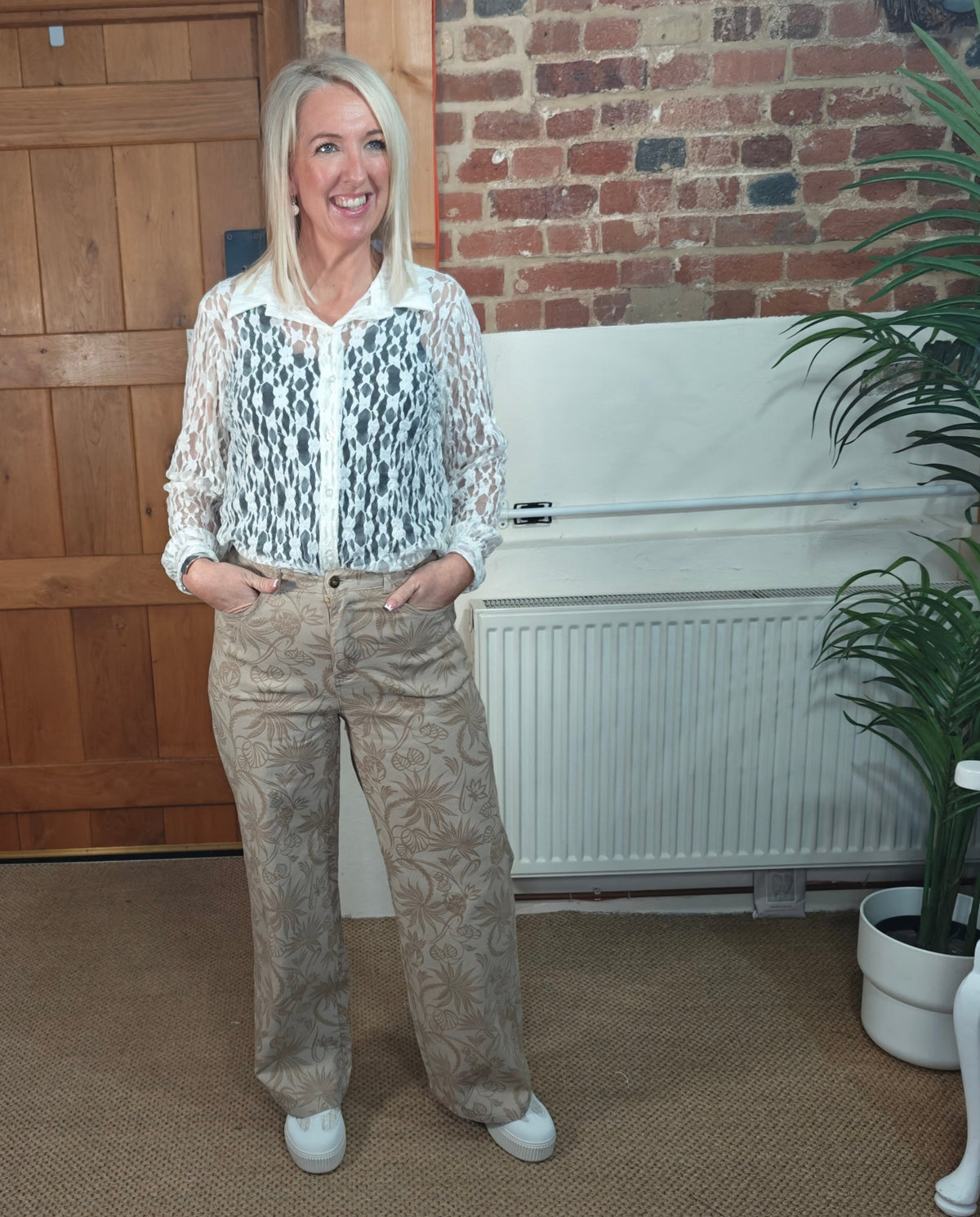 All over flower design wife leg