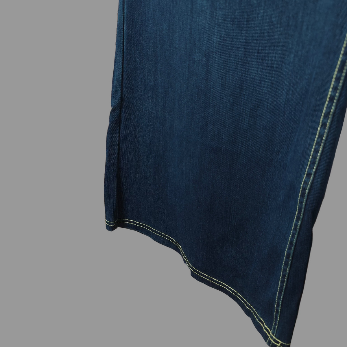 Isla - Elasticated High-Waisted Wide-Leg Jeans