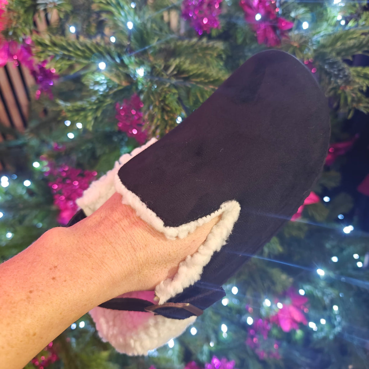 Victoria  Comfy Slippers - Black